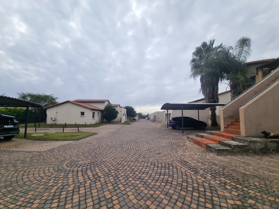 2 Bedroom Property for Sale in Waterval East North West